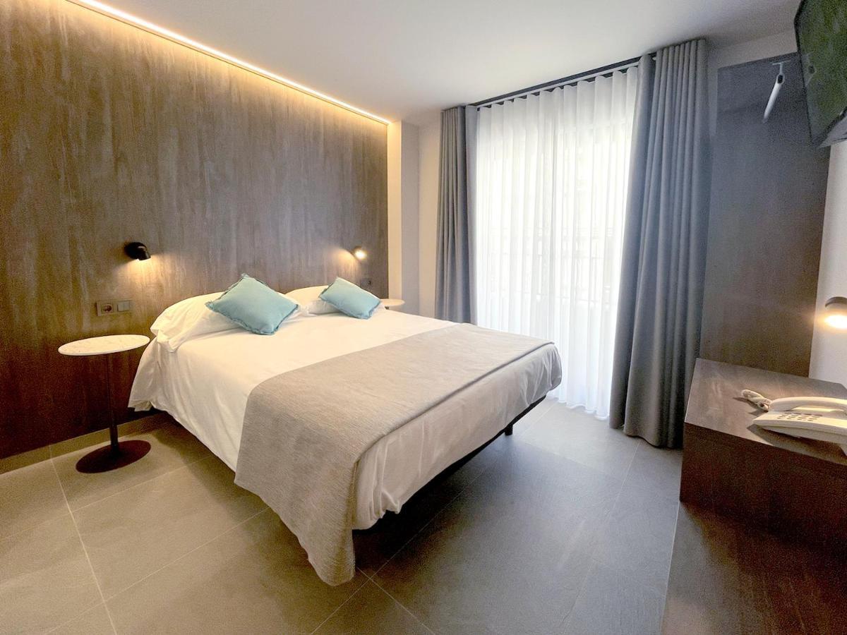 Hotel Quatre Llunes ซานตาโปลา ภายนอก รูปภาพ
