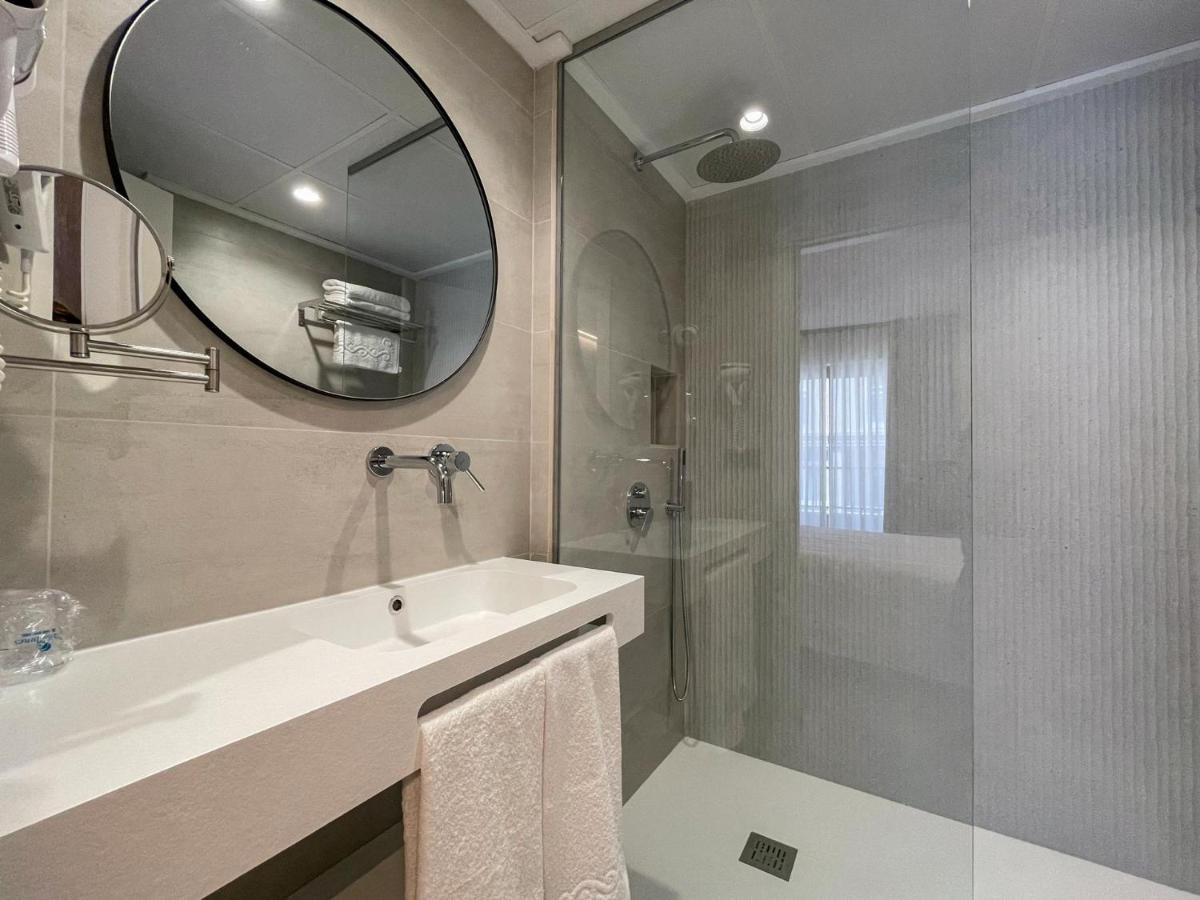 Hotel Quatre Llunes ซานตาโปลา ภายนอก รูปภาพ