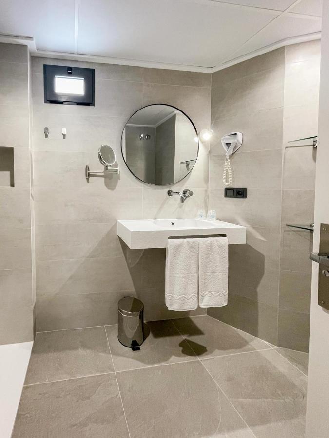 Hotel Quatre Llunes ซานตาโปลา ภายนอก รูปภาพ