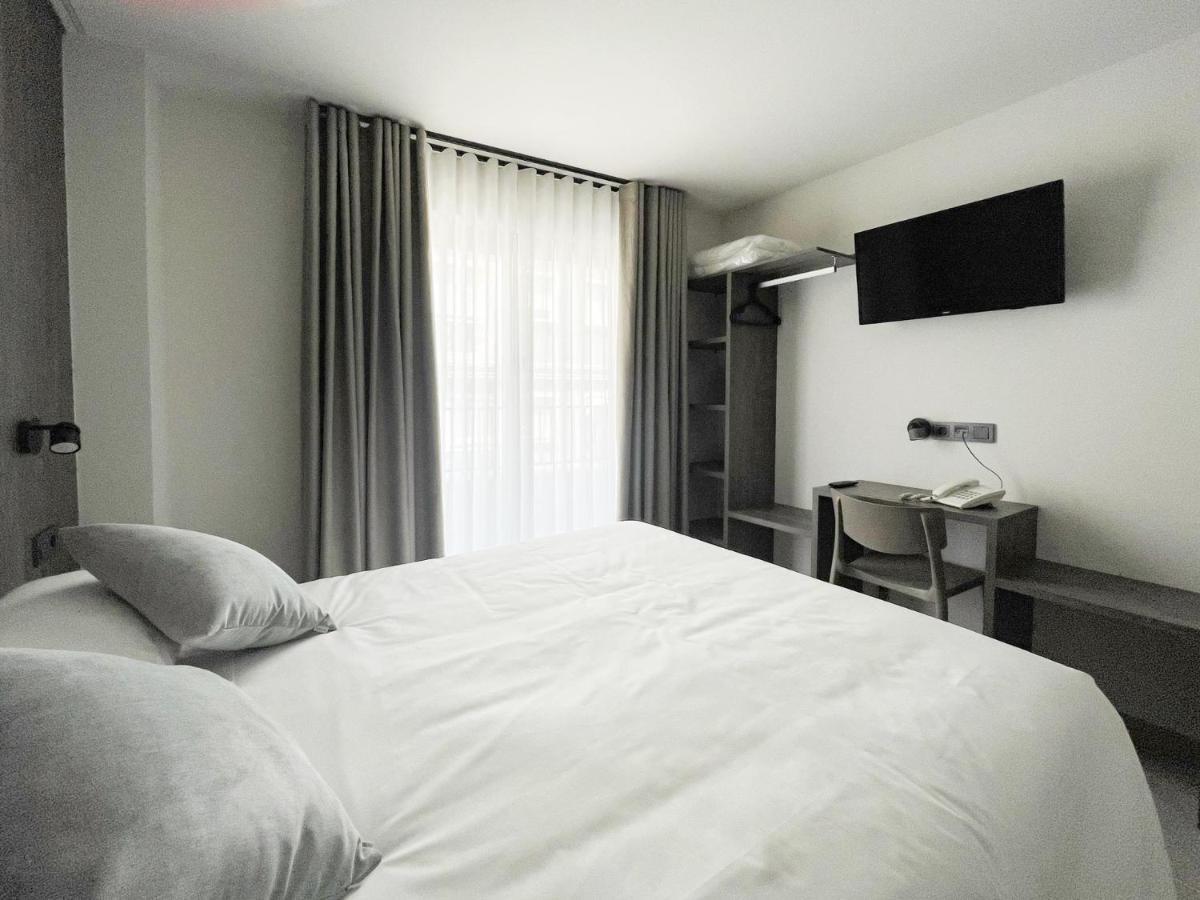 Hotel Quatre Llunes ซานตาโปลา ภายนอก รูปภาพ